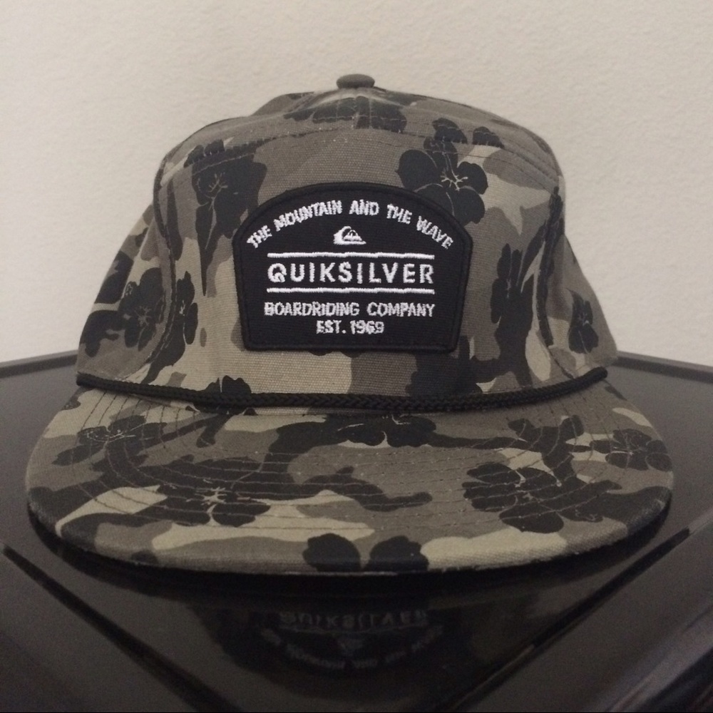 Quiksilver Mountain&Wave Flower Camo Snapback