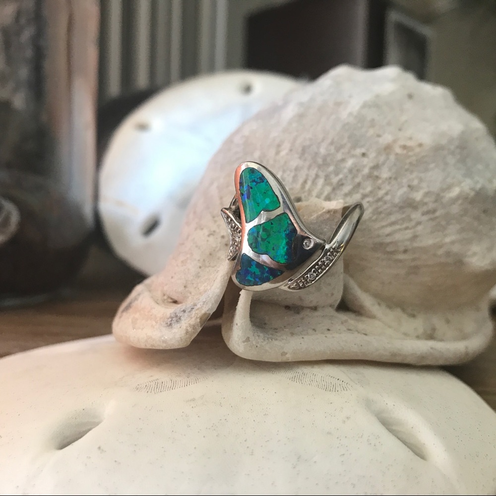 Fun Fire-opal Fish Finger Flair!