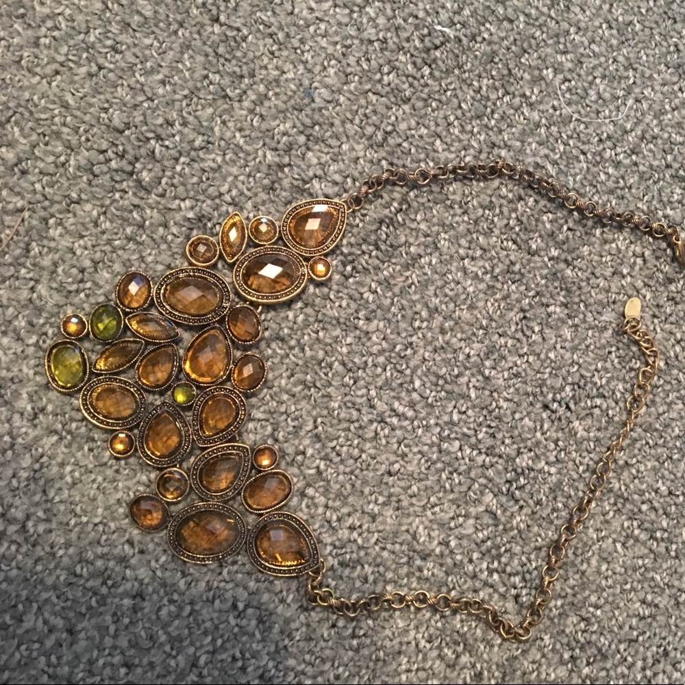 Gold jeweled necklace!