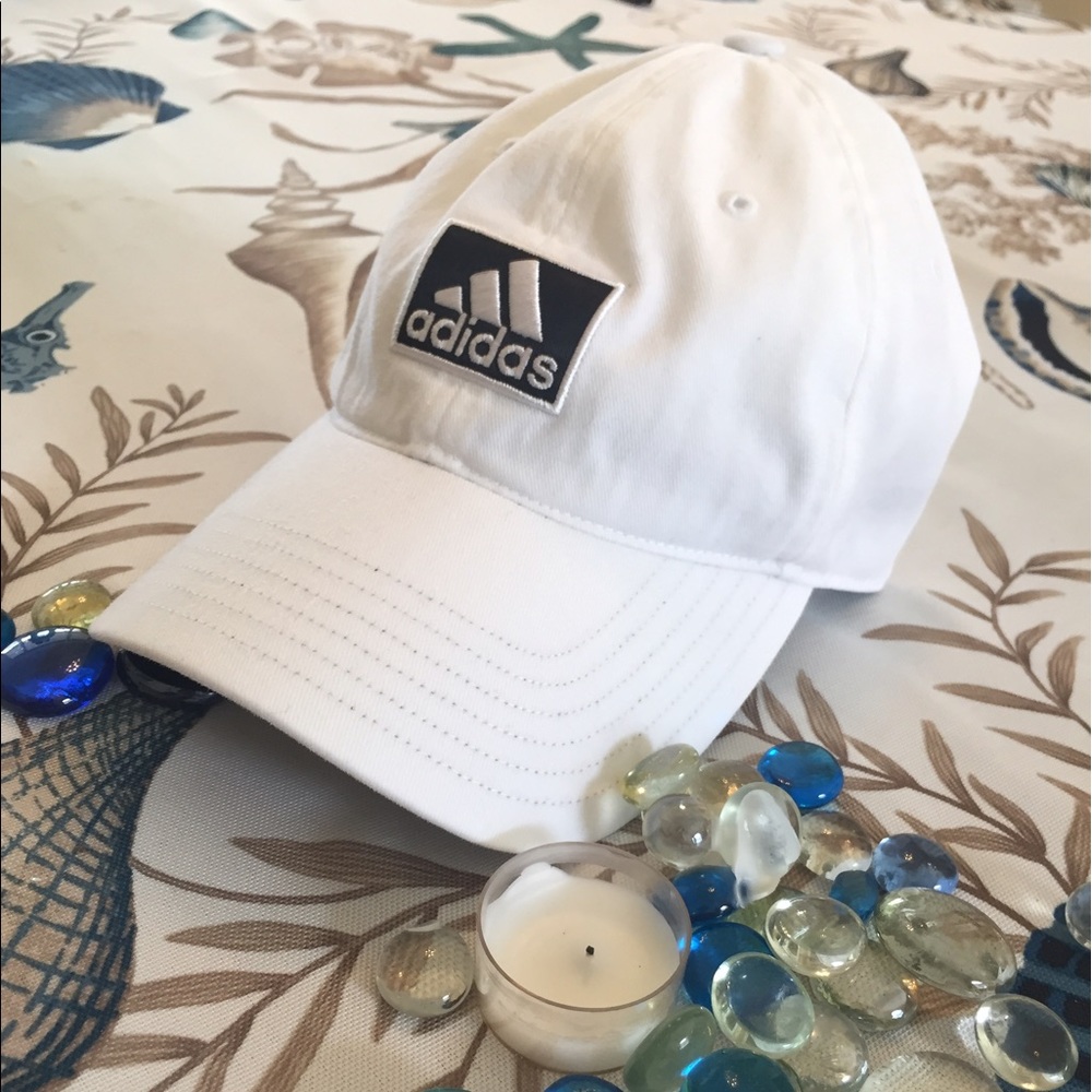 💯BRAND NEW ALL ⚪️⚪️⚪️ ADIDAS HAT 💯
