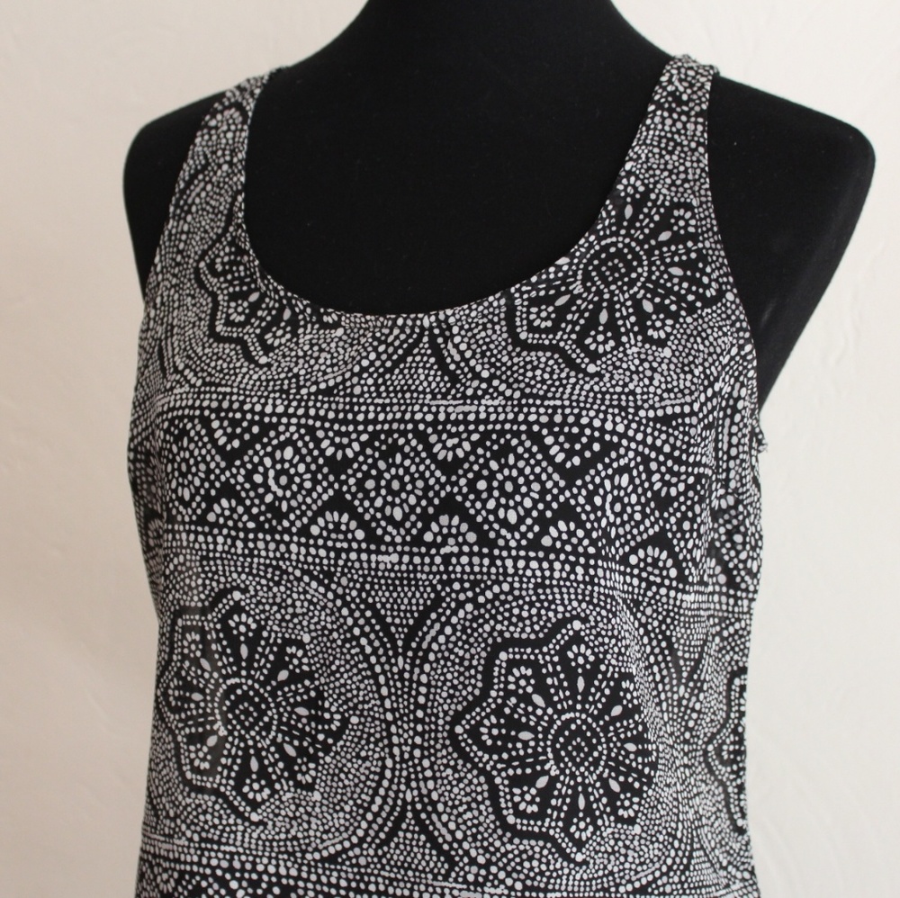 💜 Black and White Tank Top