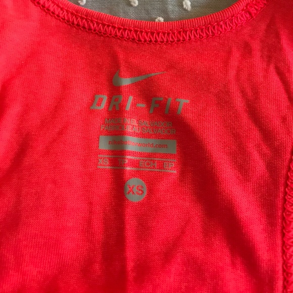 Nike dri fit tank NWOT - Picture 2 of 3