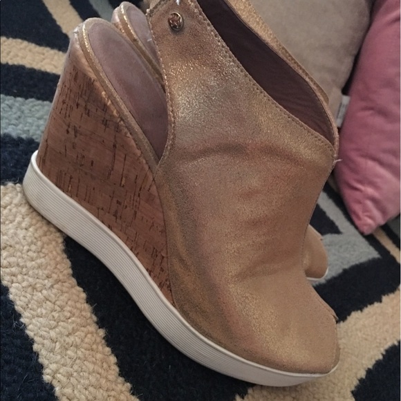 Shoes - Picture 3 of 4