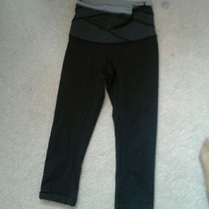 Lululemon black half cropped leggings