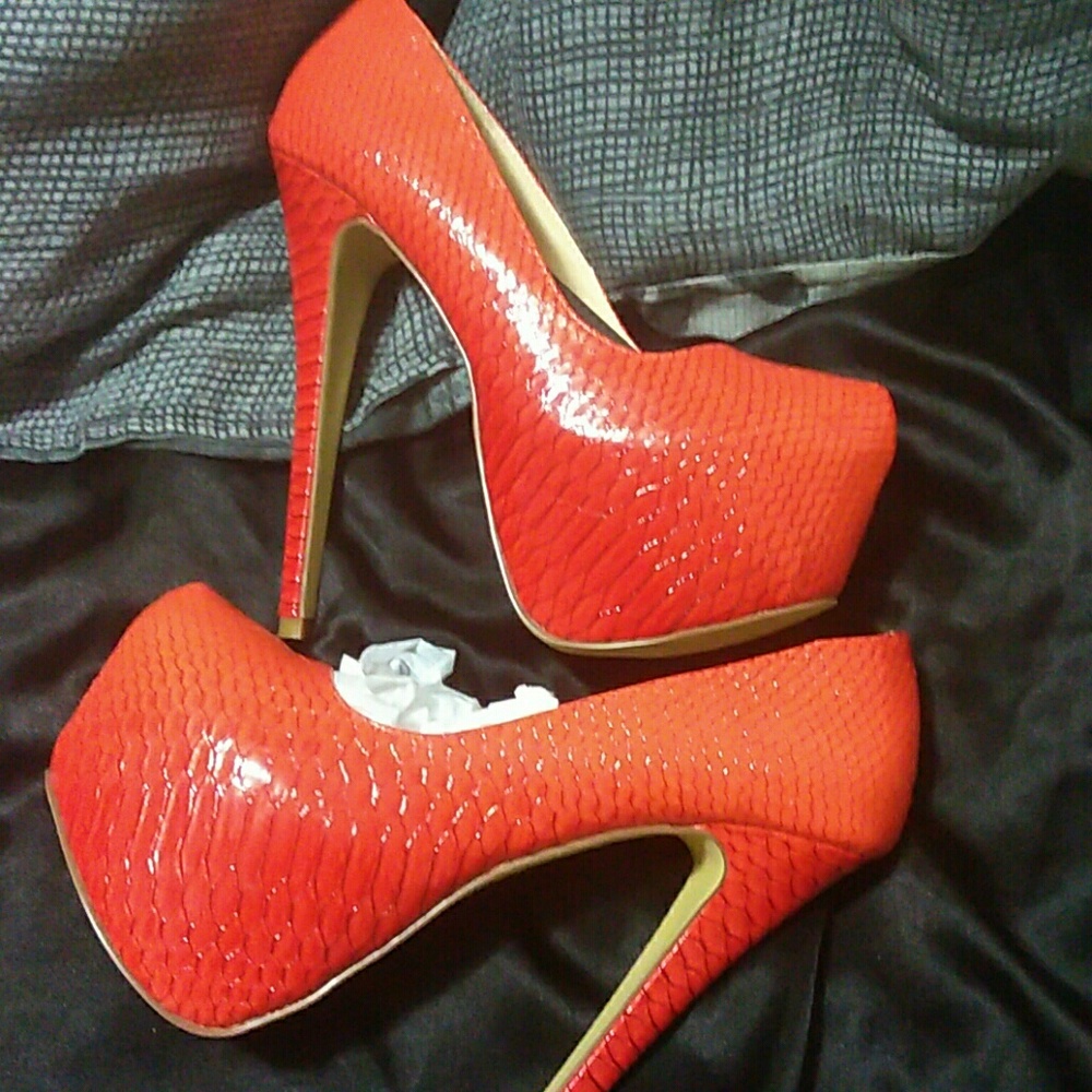 Orange platform stilettos 😍
