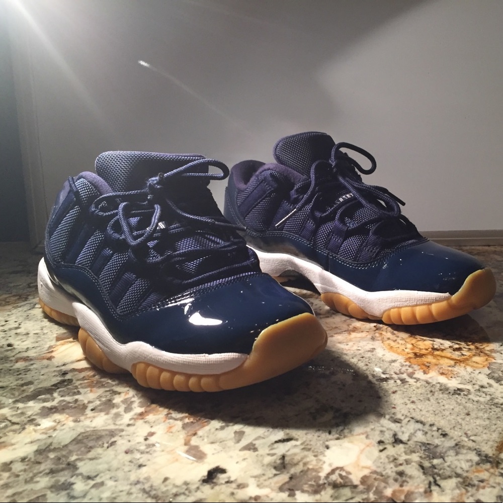 Jordan 11 navy gum