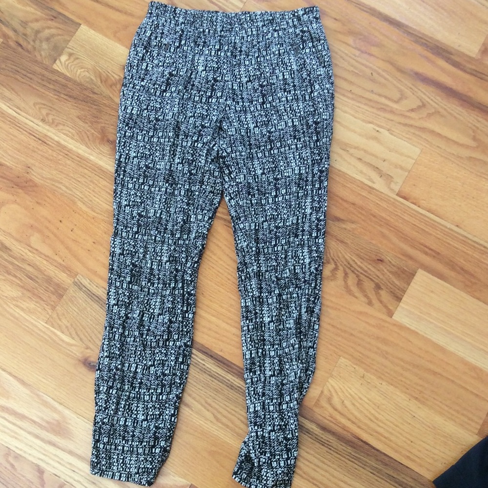 Black patterned capris