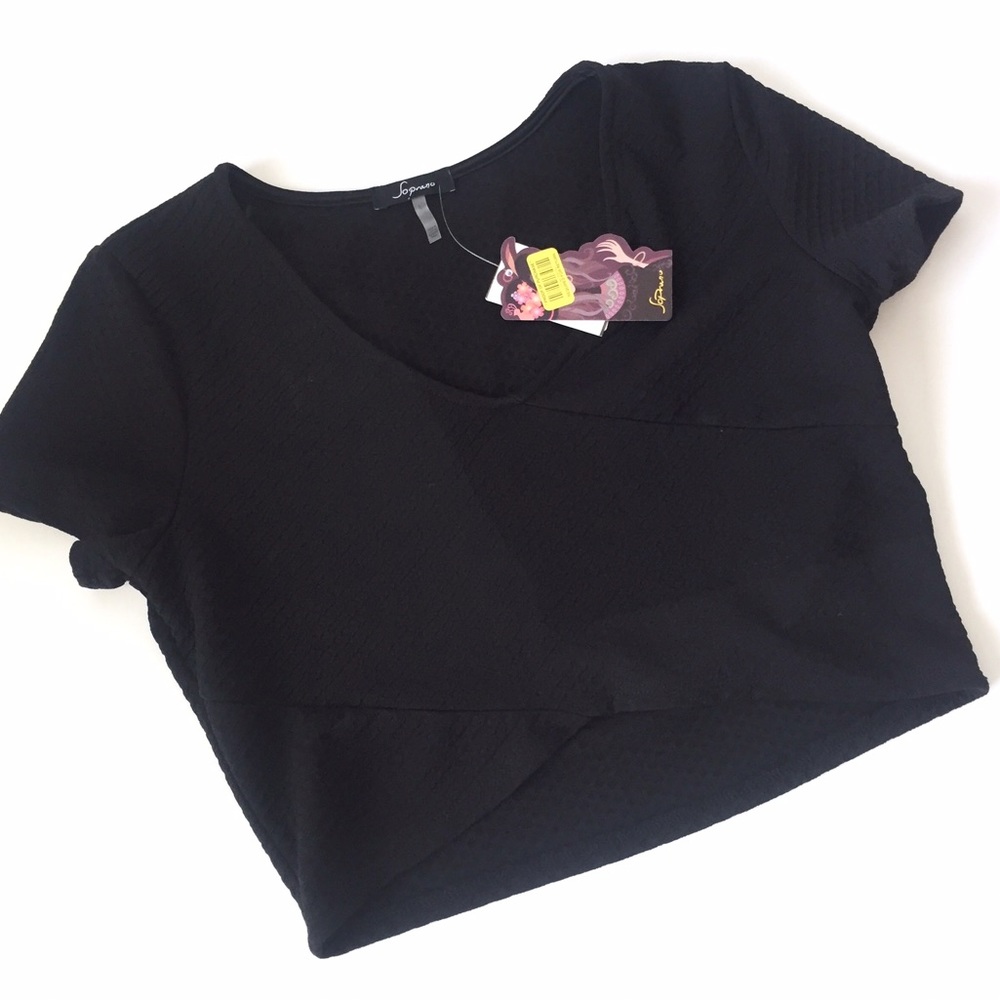 🌵Black textured crop top