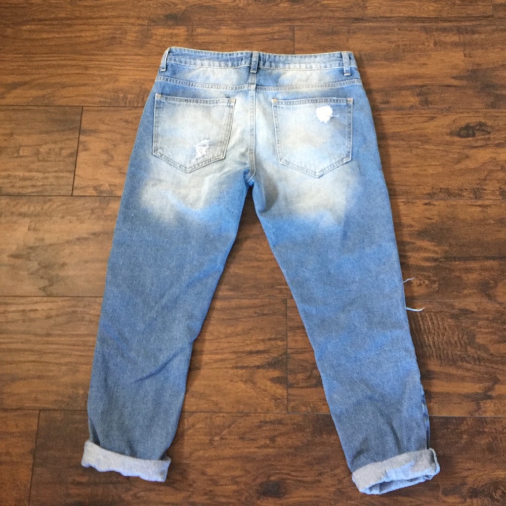 ✨Host Pick✨ Ripped boyfriend jeans - Picture 3 of 5