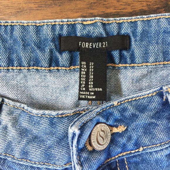 ✨Host Pick✨ Ripped boyfriend jeans - Picture 2 of 5