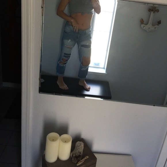 ✨Host Pick✨ Ripped boyfriend jeans - Picture 4 of 5