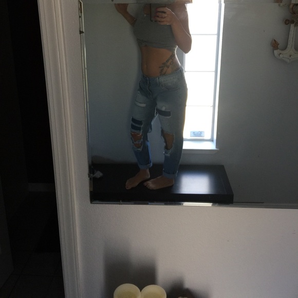 ✨Host Pick✨ Ripped boyfriend jeans - Picture 5 of 5
