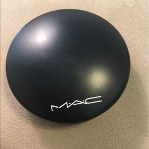 MAC Mineralize Skinfinish In Give Me Sun