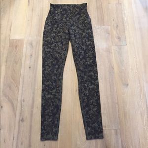 Lululemon Hi-Rise Wunder Under Legging sz 4