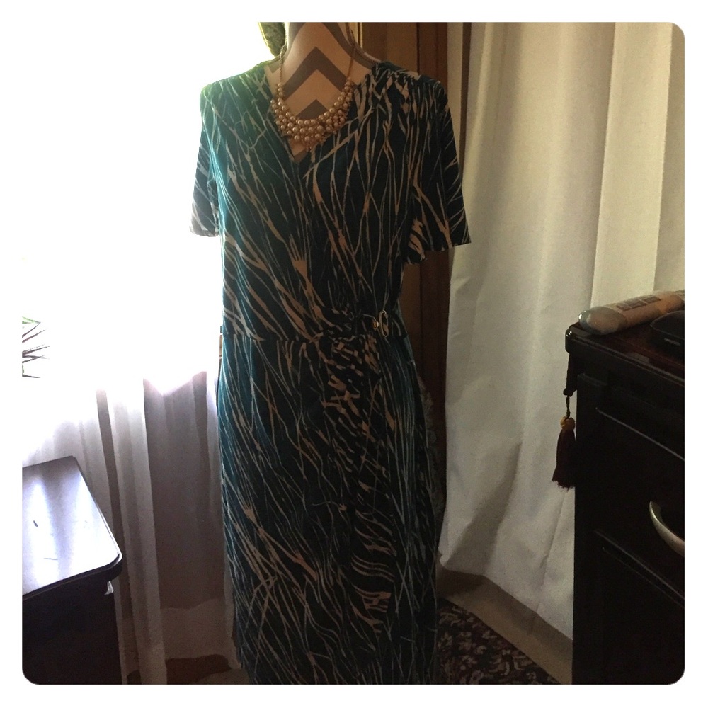 kelly  green wrap, 95 % polyester 5 % spandex