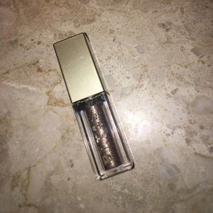 Magnificent Metals Glitter & Glow Liquid Eyeshadow