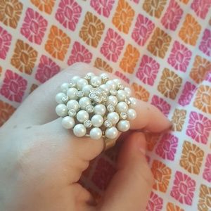Pretty ring with pearls
