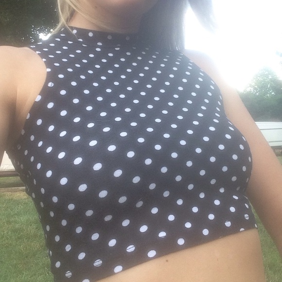 Cutout back crop top - Picture 2 of 6