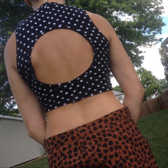 Cutout back crop top - Picture 4 of 6