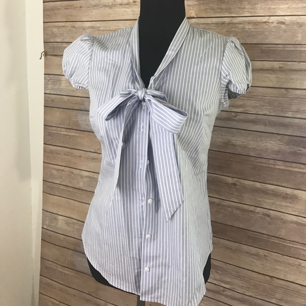 Cap sleeves bow shirt!