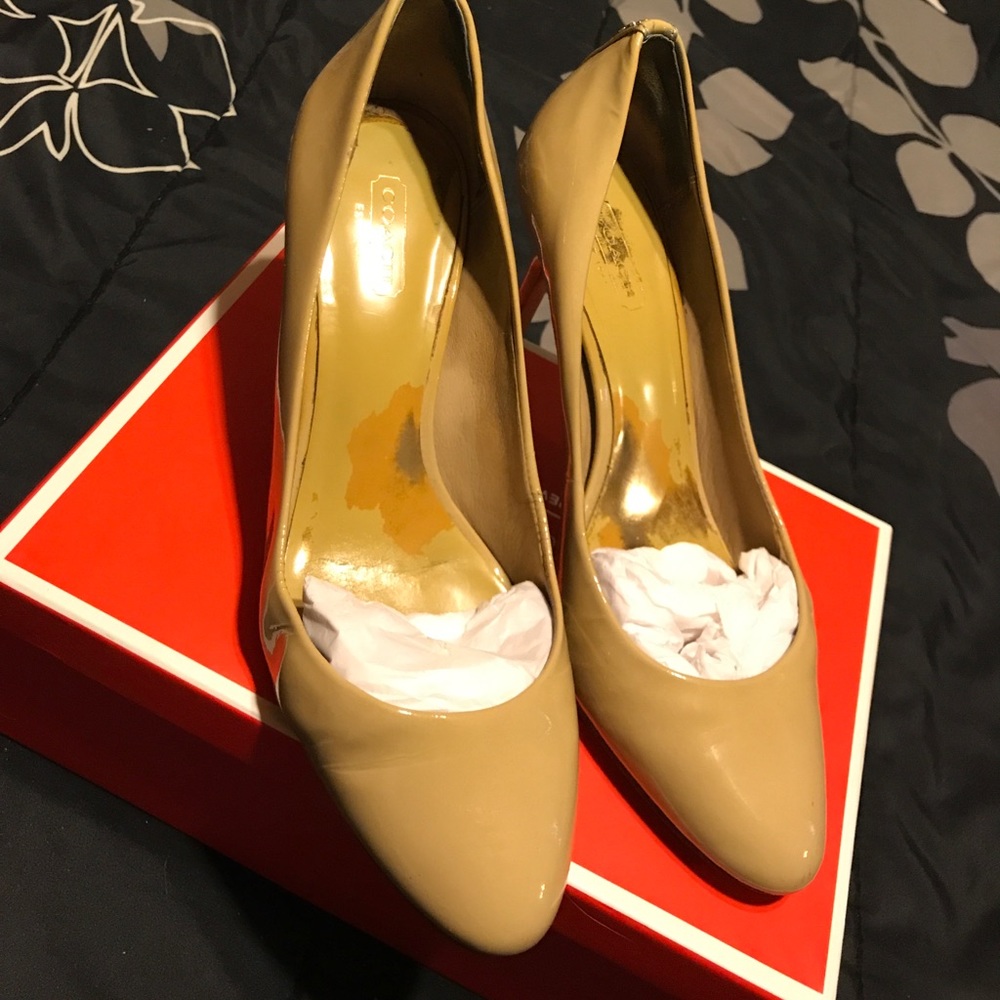 Coach Nala patent cappuccino👠👠