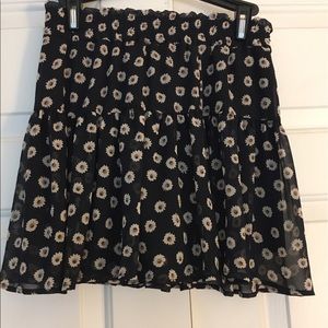 NWOT Daisy Print Skirt