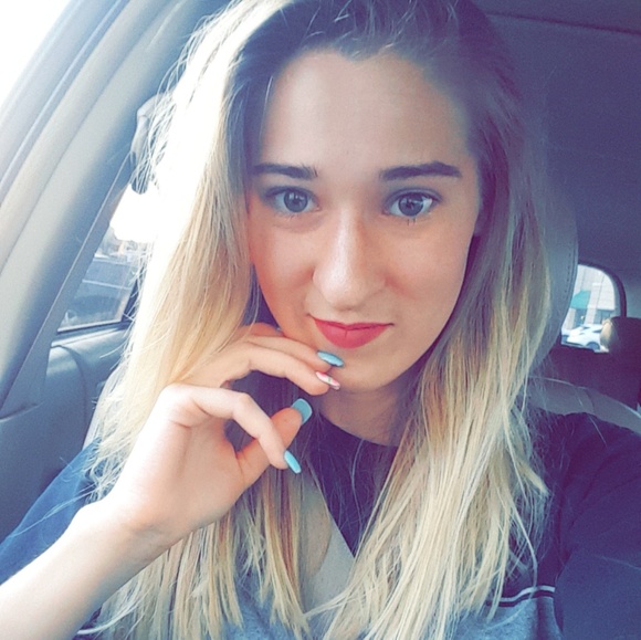 Meet your Posher, Kylee - Picture 1 of 1