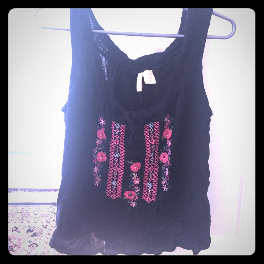 Cute flowy black embroidered tank with keyhole