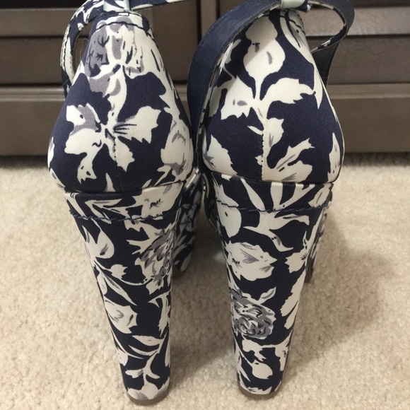 STEVE MADDEN - Picture 2 of 3