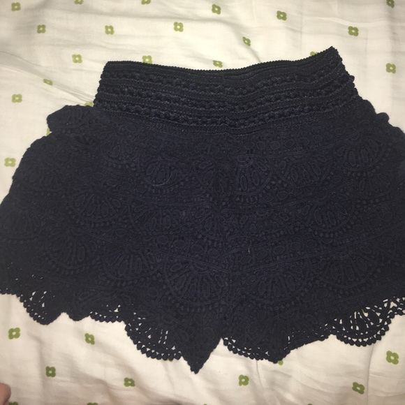 Crocheted shorts - Picture 2 of 3