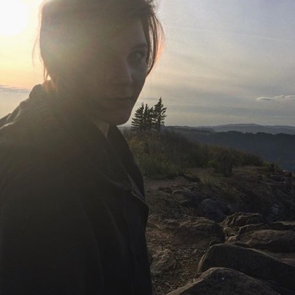 Meet Your Posher, Rebecca - Picture 3 of 4