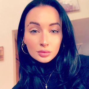 Meet your Posher, Elise madison