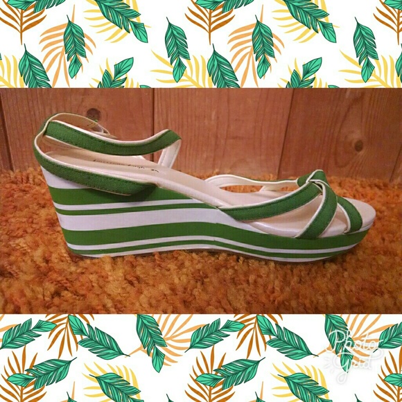 American Eagle Green and White Wedge Sandals - Picture 2 of 6