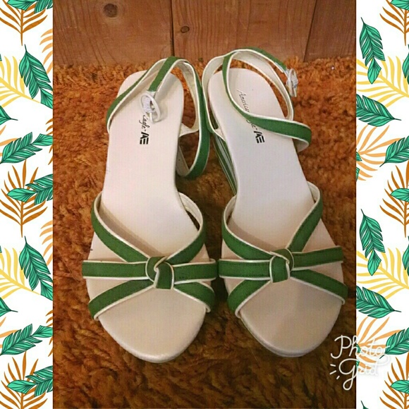 American Eagle Green and White Wedge Sandals - Picture 4 of 6