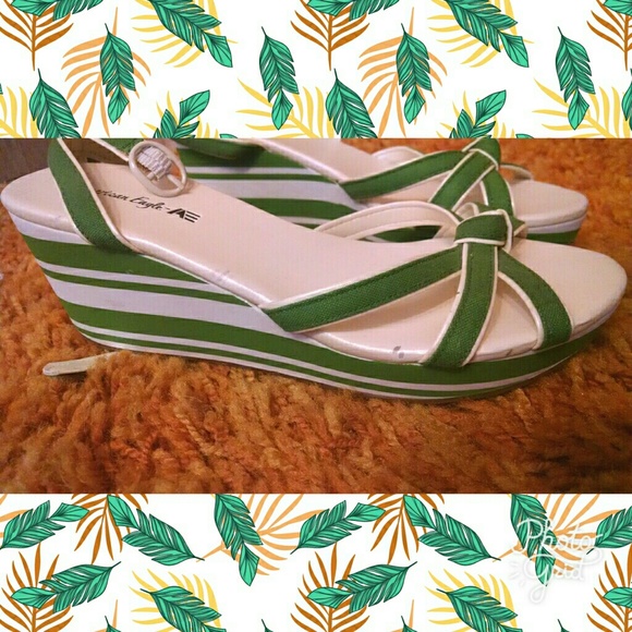 American Eagle Green and White Wedge Sandals - Picture 5 of 6