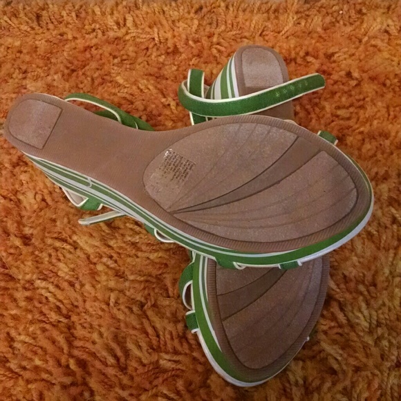 American Eagle Green and White Wedge Sandals - Picture 6 of 6