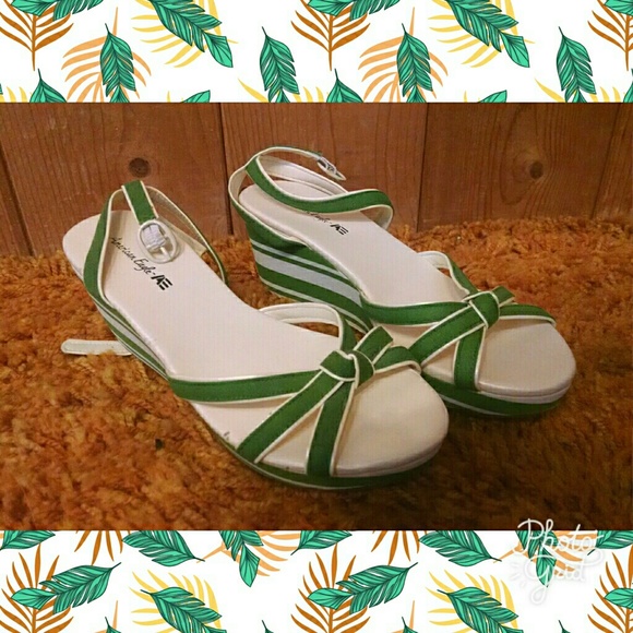 American Eagle Green and White Wedge Sandals - Picture 3 of 6