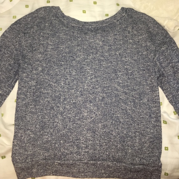 Long sleeved, slightly cropped top - Picture 2 of 3