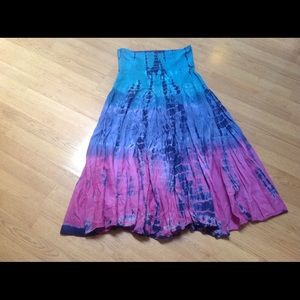 Beautiful brand new tie-dyed maxi skirt🌺