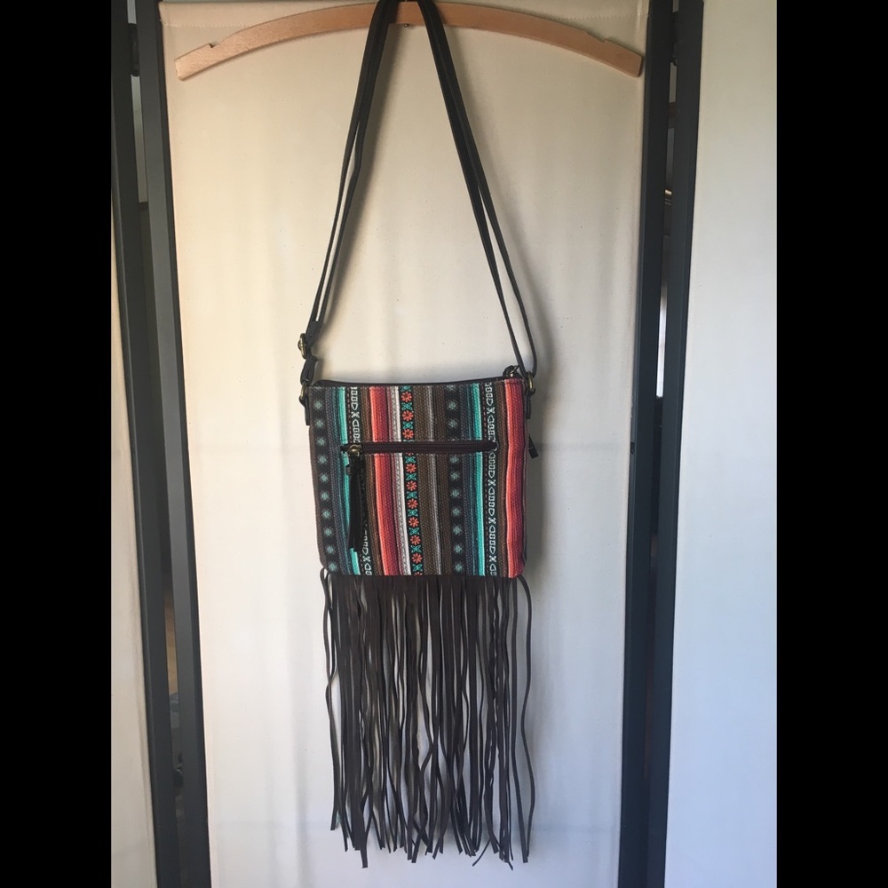 🐧 NWOT Mudd Boho Crossbody Fringed Purse