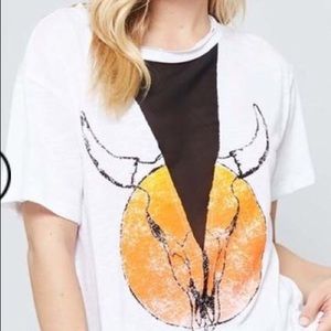 Graphic tee mesh insert