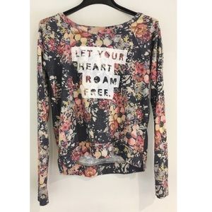 Cute & comfortable floral top