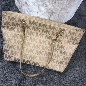 Michael Kors Jet Set Tote