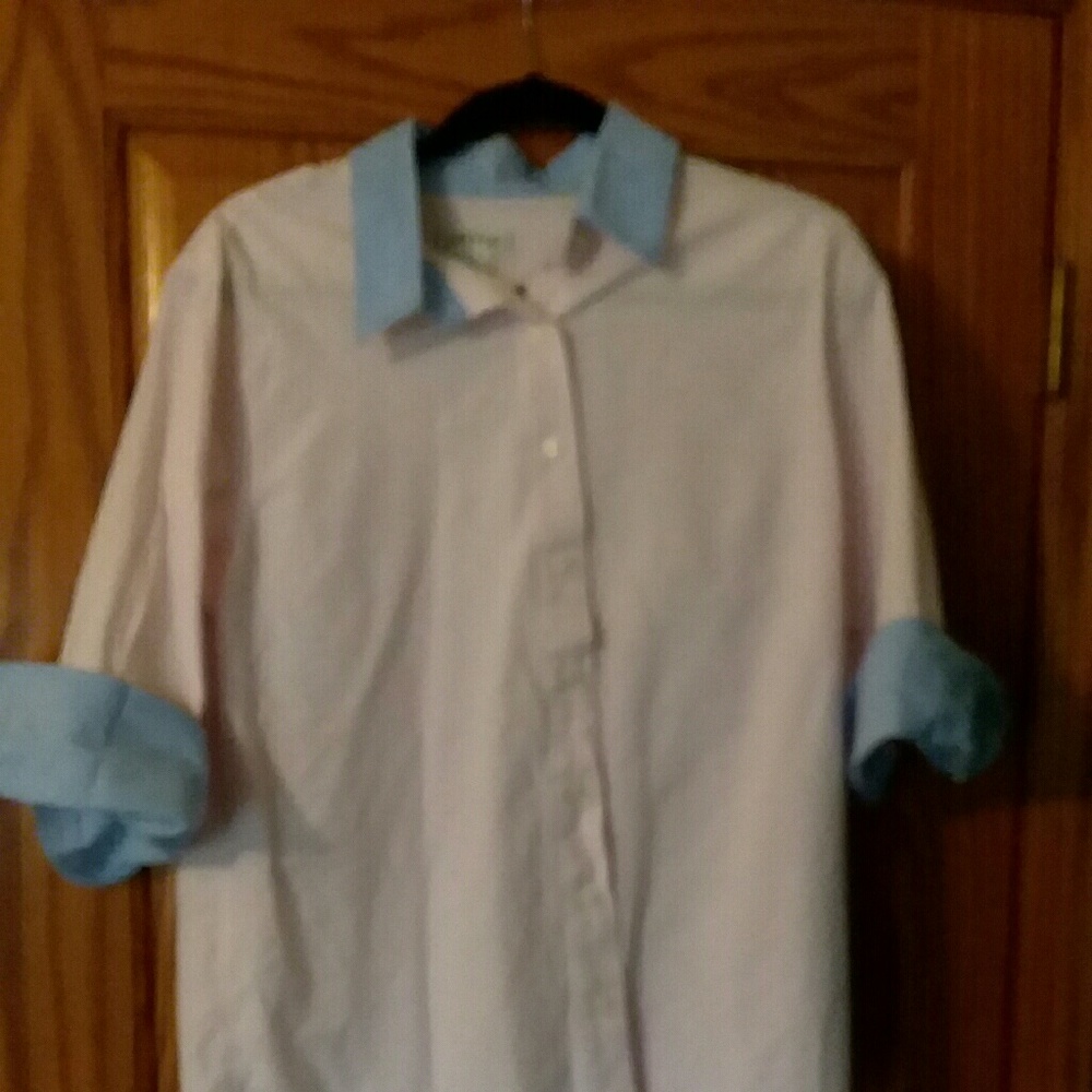 Women's button down top sizeL