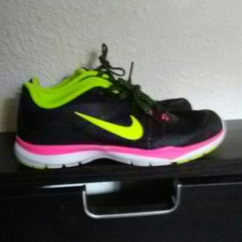 Women's NIKE TRAINING FLEX TRS running shoes.