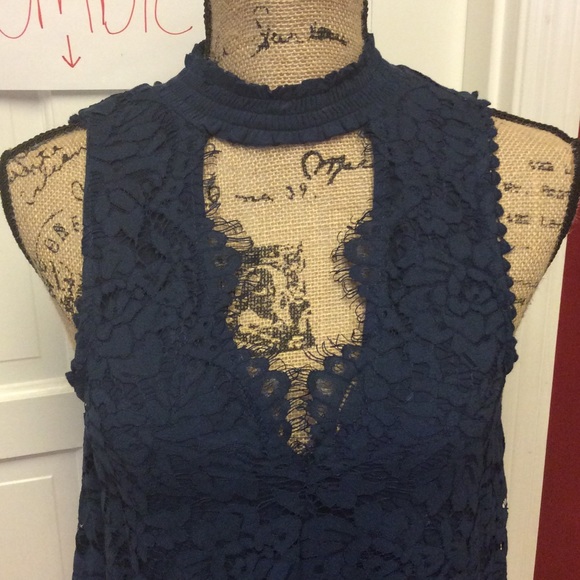 Last one small NWT flirty navy lace blouse - Picture 2 of 8