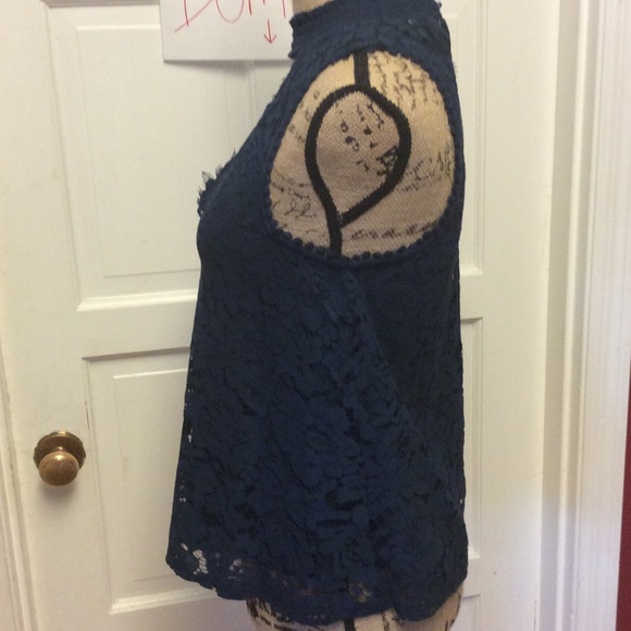 Last one small NWT flirty navy lace blouse - Picture 4 of 8