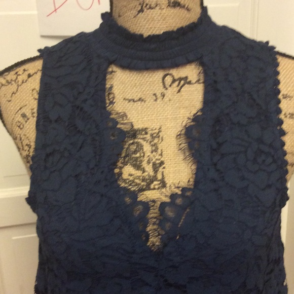 Last one small NWT flirty navy lace blouse - Picture 8 of 8
