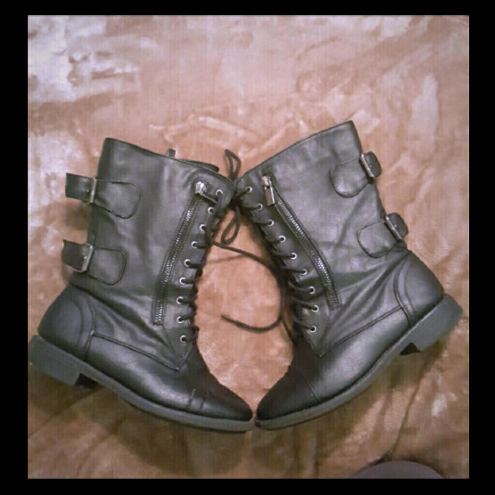 A pair of black shoes barely been used