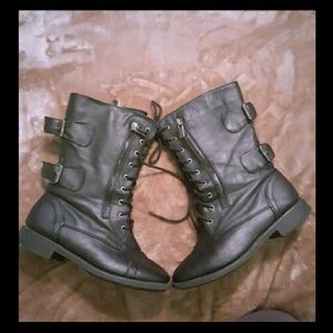 A pair of black shoes barely been used